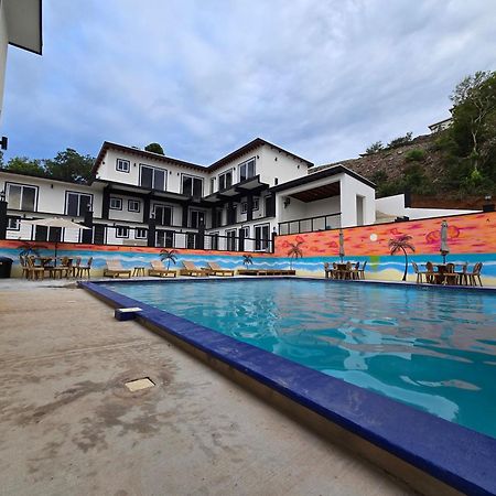 Chelle'S Suites And Restaurant Camp Bay エクステリア 写真